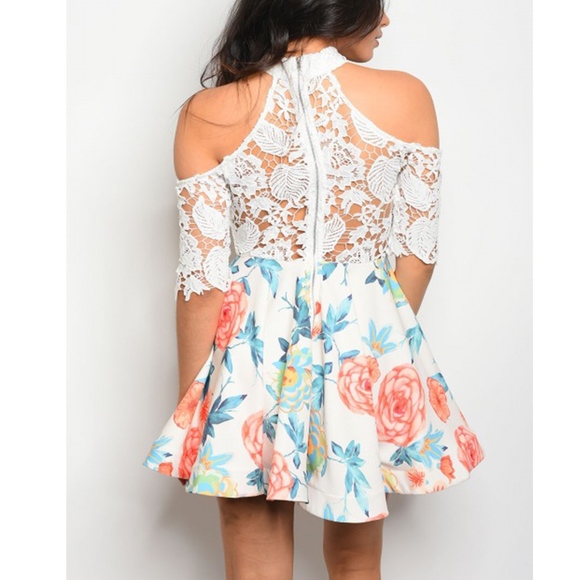 LAST ONE! Ivory Floral Dress w Lace Detailed Top - Picture 2 of 5